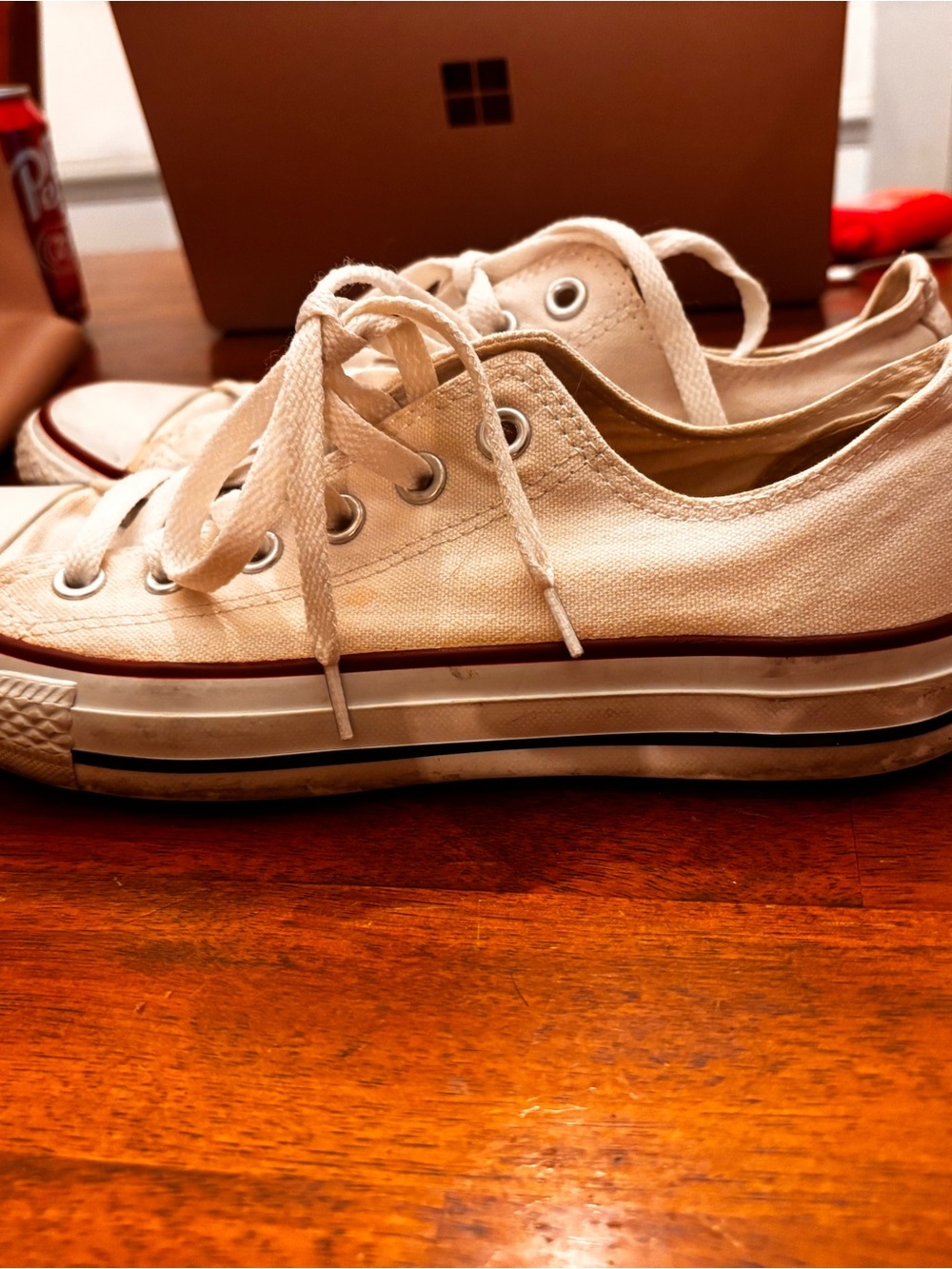 Converse Women’s 8 Low Top Sneakers in White EUC - Picture 5 of 7